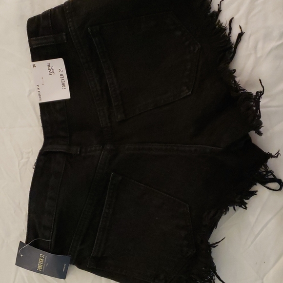 Forever 21 black denim shorts - Picture 3 of 4